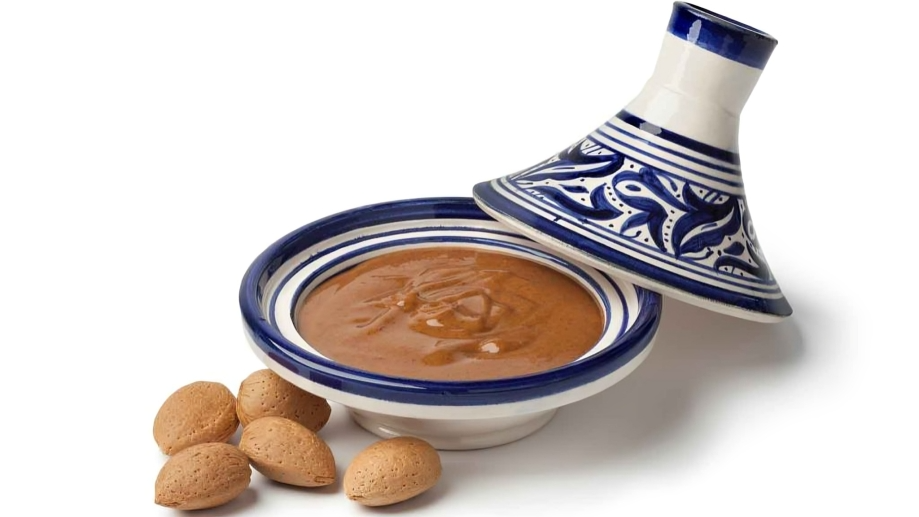 Approfondir l’âme de l’amlou : quand un aliment devient un repère 2 Amlou marocain artisanal aux amandes, huile d’argan et miel