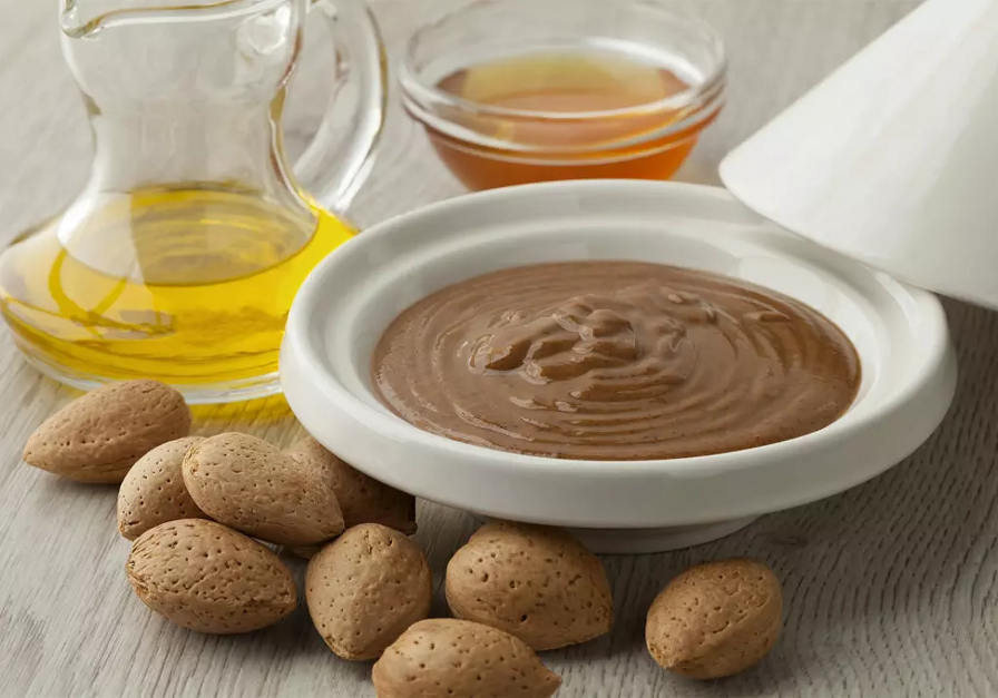 Amlou marocain traditionnel à base d’amandes, d’huile d’argan et de miel