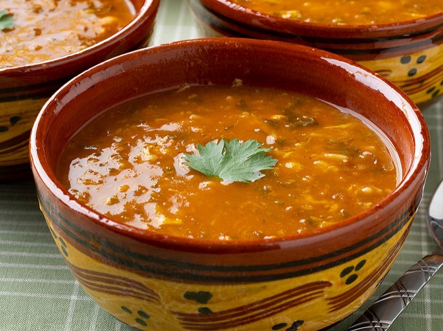 Épices Harira : composition, bienfaits et secrets d'une soupe marocaine authentique 1 Épices Harira utilisées dans une harira marocaine traditionnelle aux saveurs authentiques